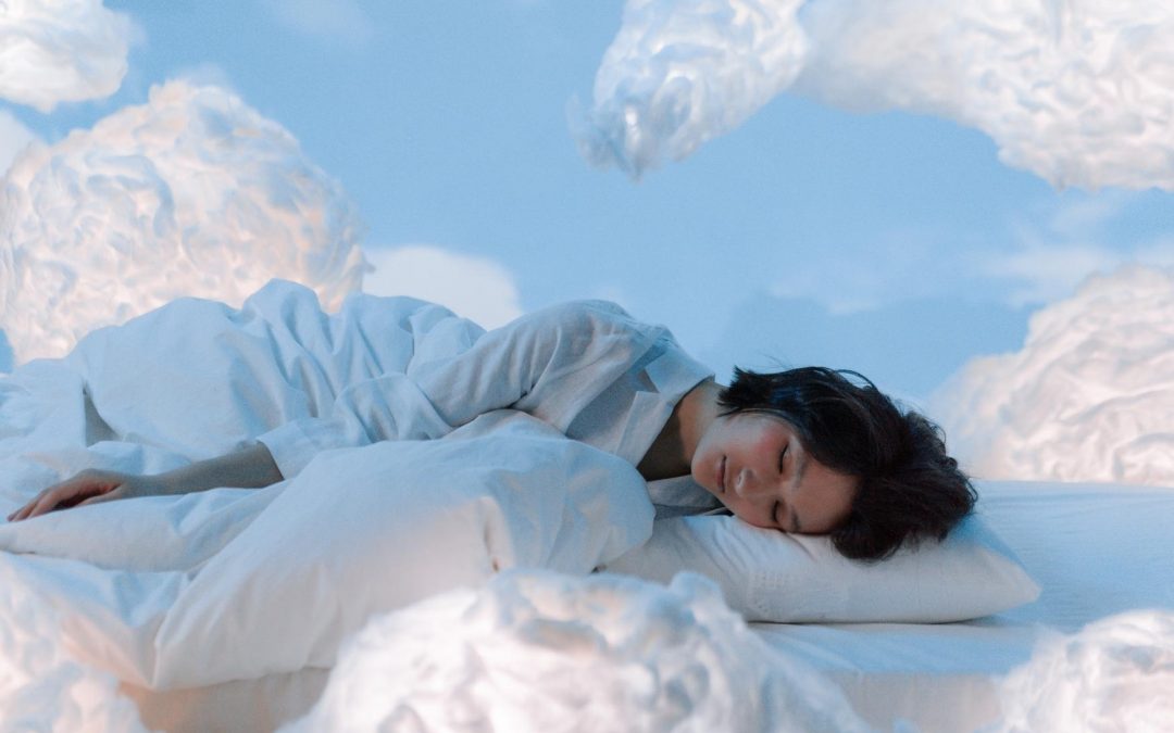 Les liens entre acné et périodes d’insomnie prolongées : Pourquoi le sommeil est essentiel pour une peau saine