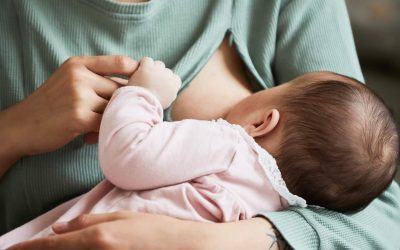Acné et allaitement : ce que personne ne vous dit