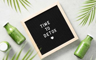 Pourquoi l’acné apparaît parfois après une cure détox ?