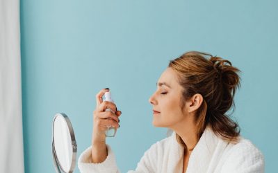 Les meilleurs sprays fixateurs pour éviter les obstructions des pores