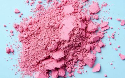 Argile Rose : L’Ingrédient Doux et Éclatant pour les Peaux Sensibles et Réactives