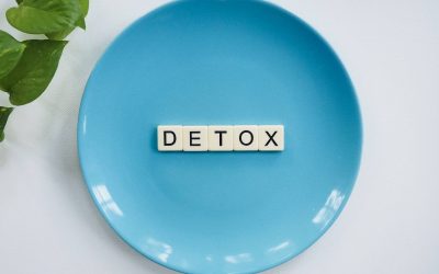 Acné et détox : faut-il stopper tous les soins pour repartir de zéro ?