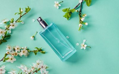 Acné et eaux parfumées : quels ingrédients éviter ?